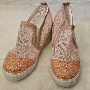 Peach Pink Lace Sneakers Hidden Wedge Heels Slip On Women's Size 8.5 US 40 EU